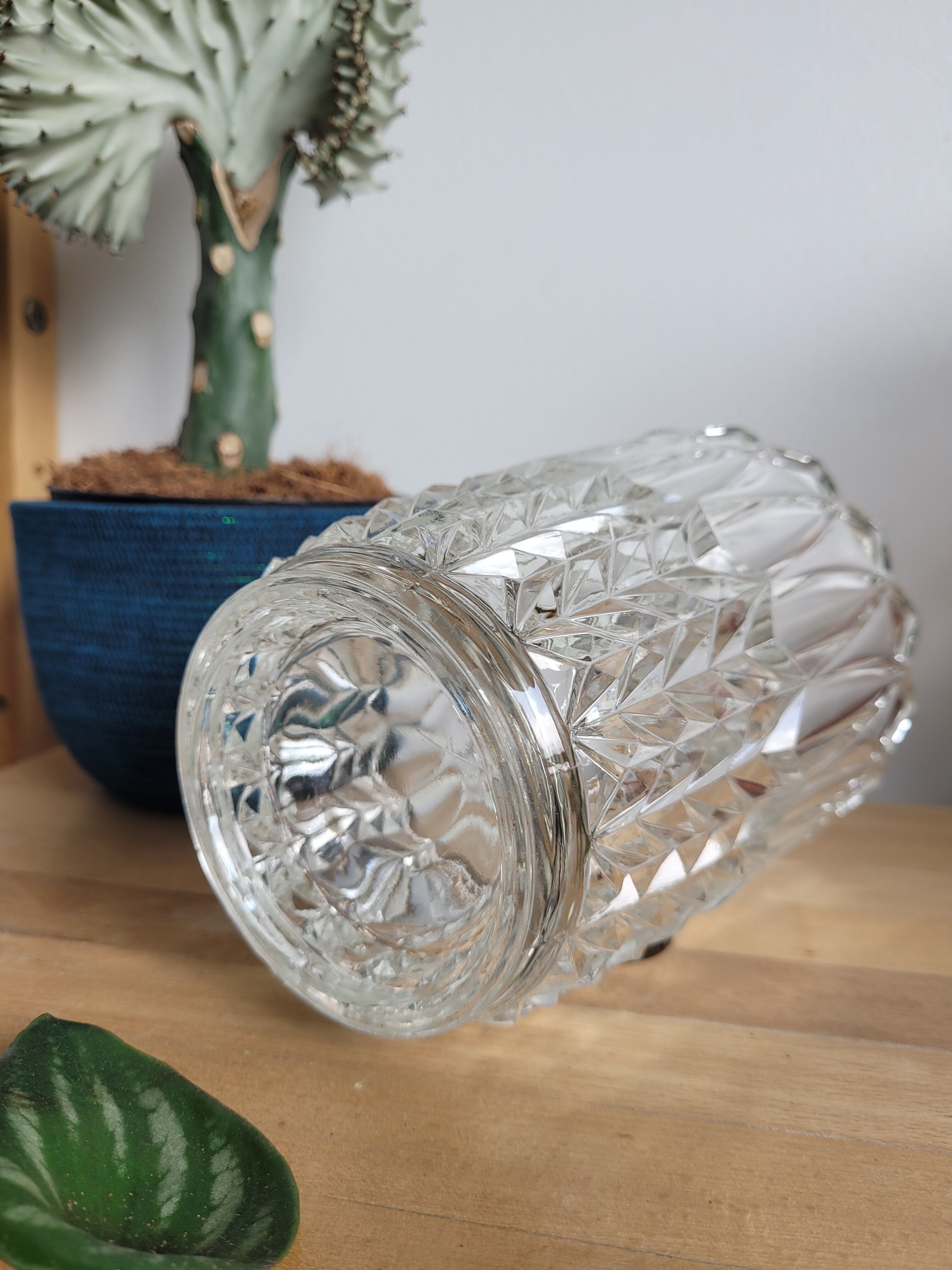 Molded/chiseled glass vase