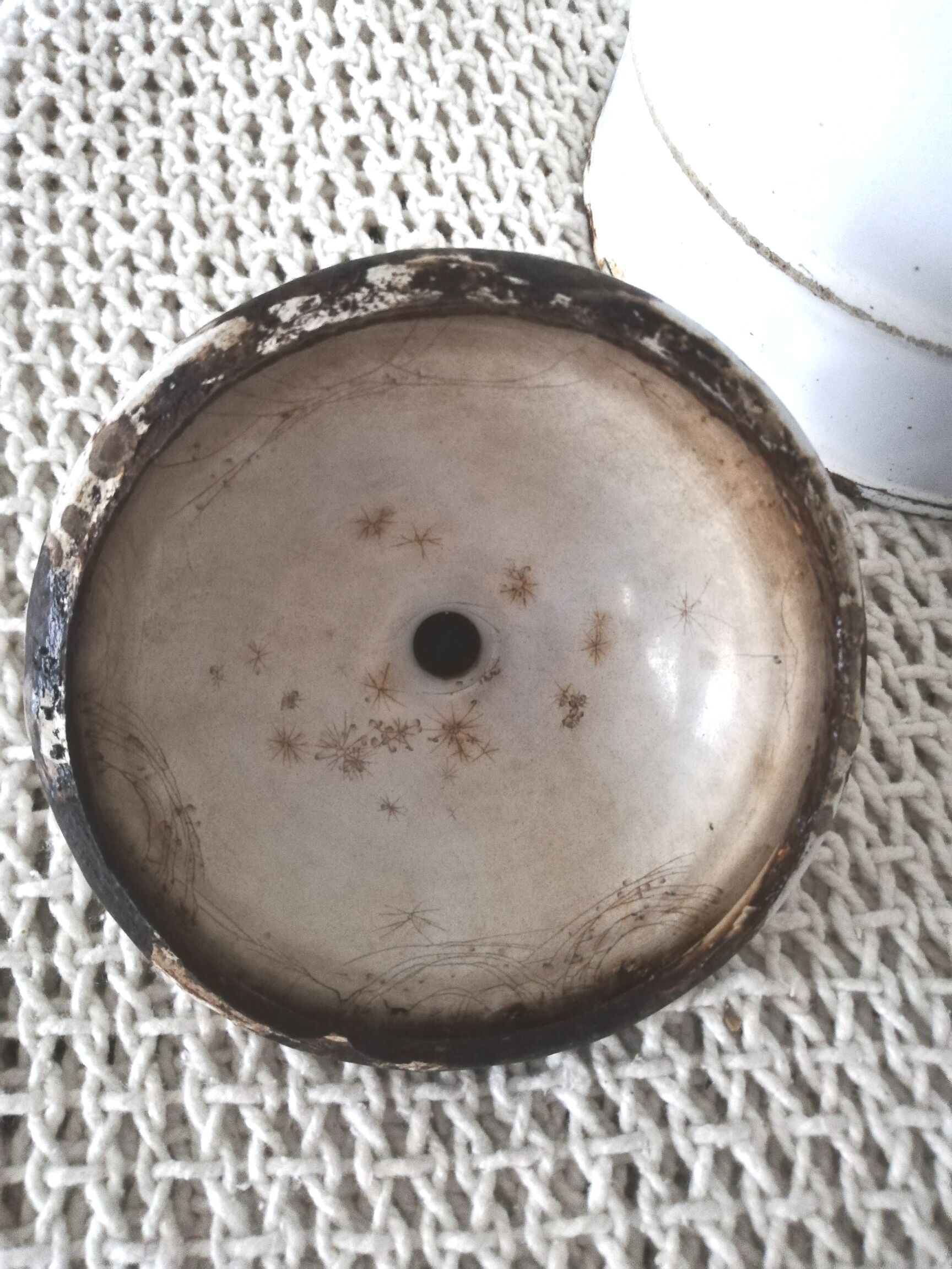 Ancienne cafetière en tôle émaillée