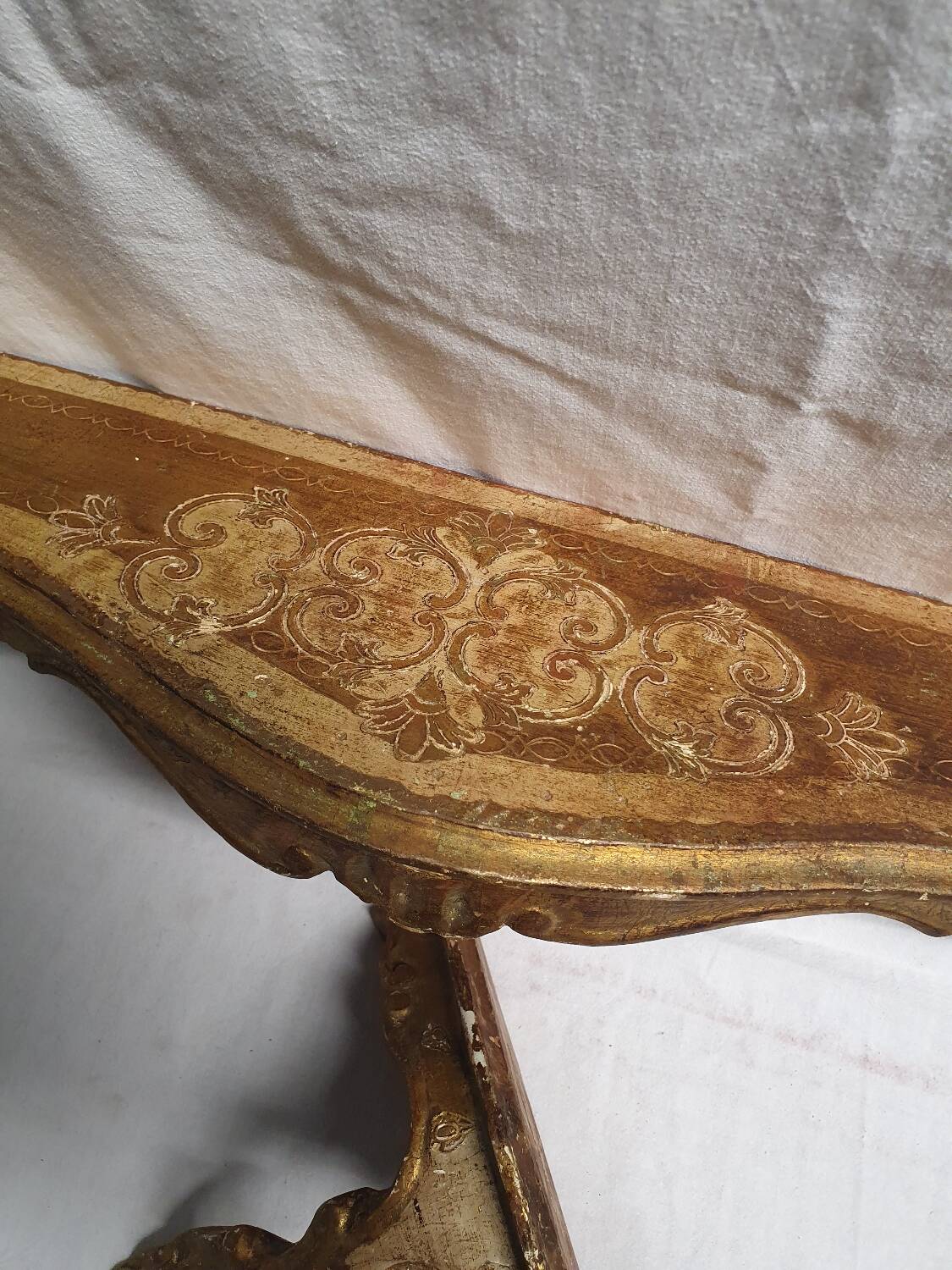 Console murale florentine en bois doré – fin XIXe, début XXe
