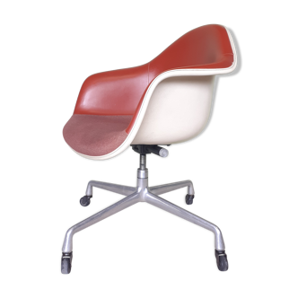 Office chair adjustable by Charles and Ray Eames for Herman Miller