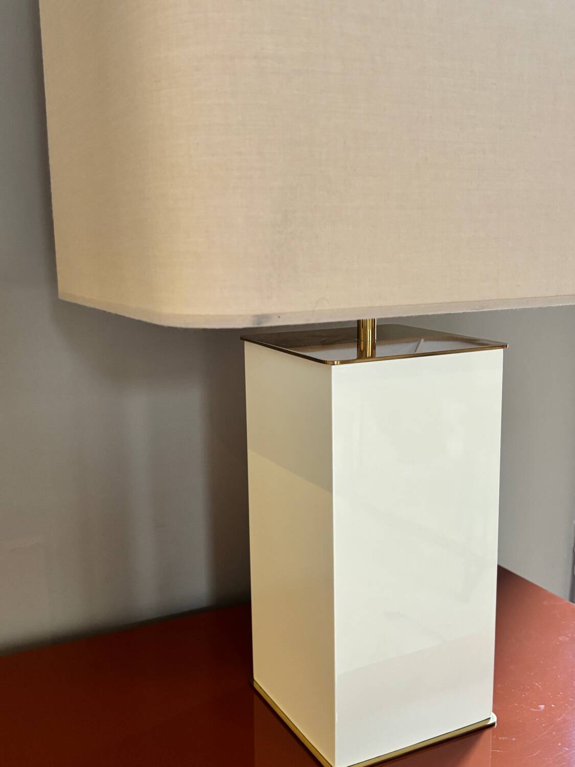 Elysée Red Edition Ivory Lamp