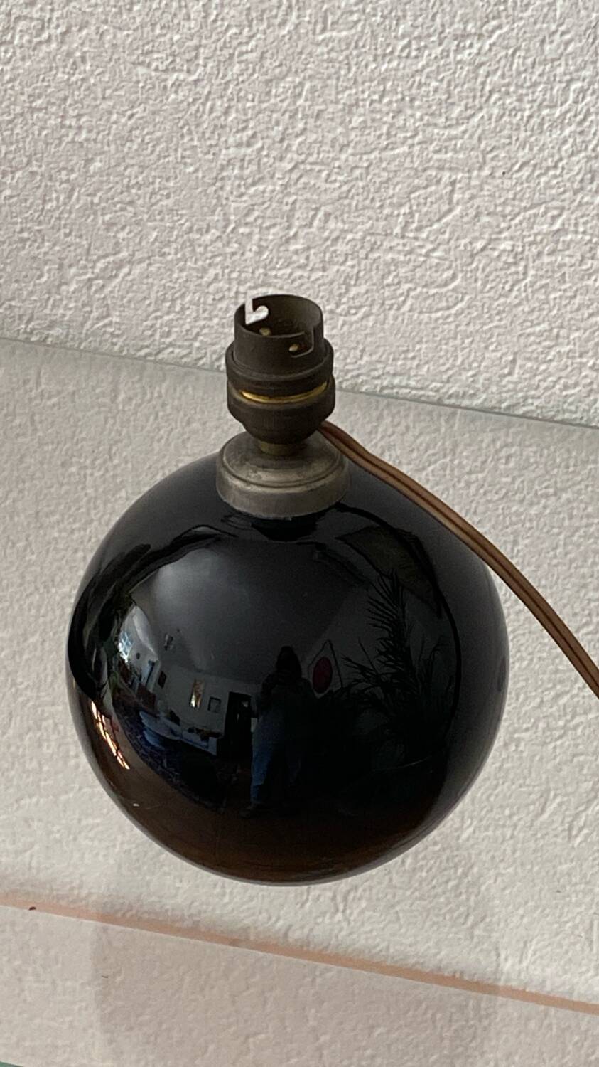 Lampe sphérique, verre opalin noir, Art Déco