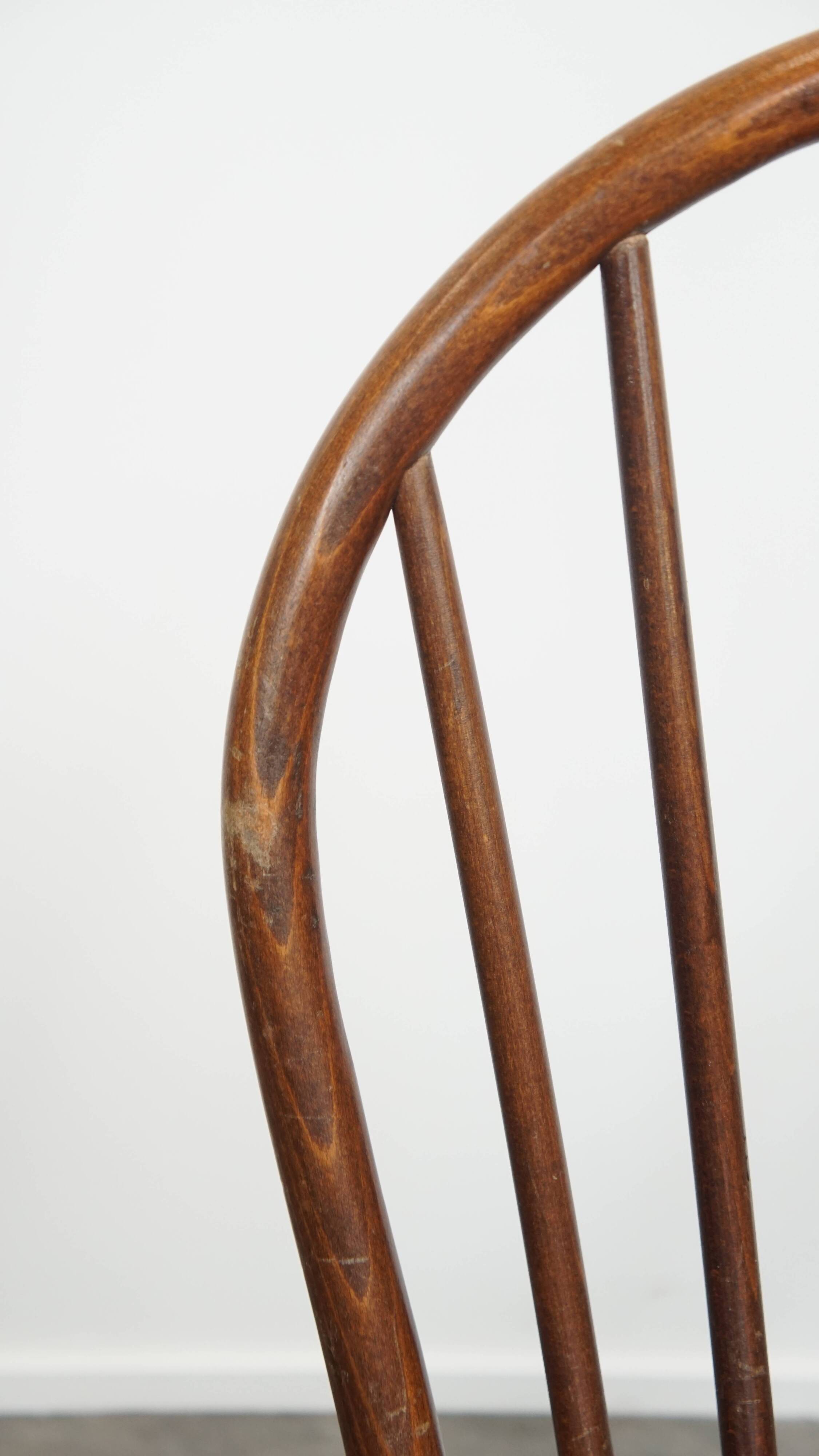 Ensemble de 8 chaises Windsor vintage en bois à dossier fuseau des années 1970