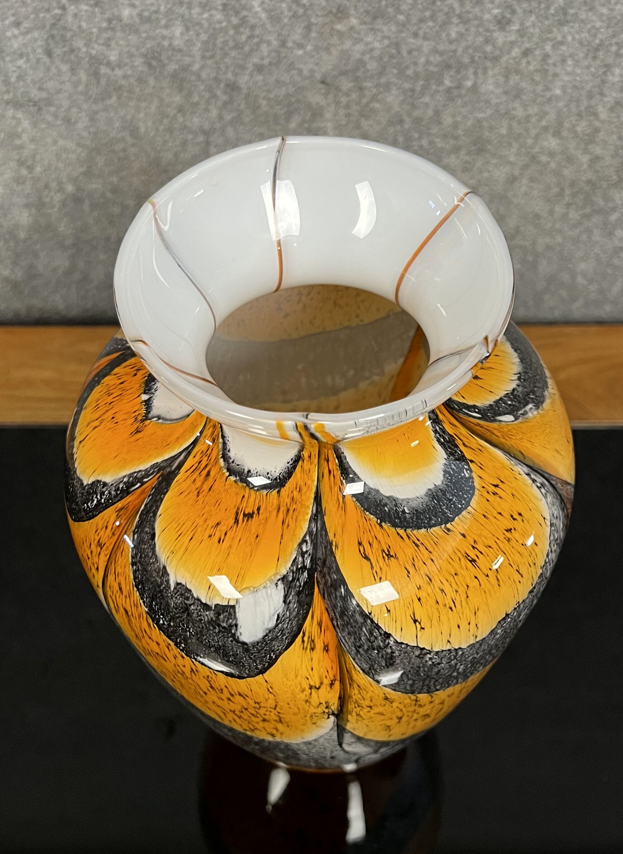 Murano: Vintage vase from the 1970s in opaline glass