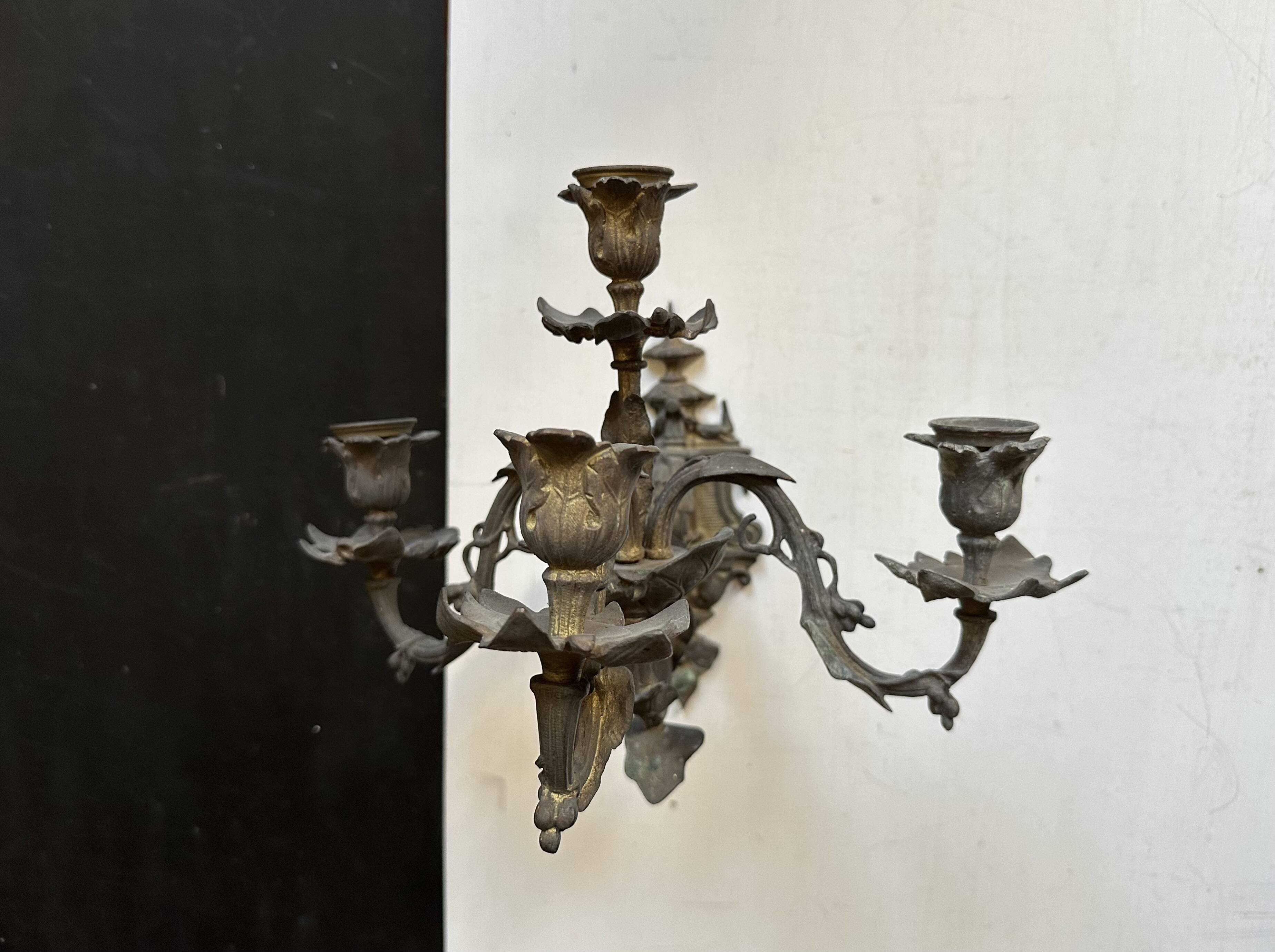 Antique patinated bronze wall sconce – 4 light arms, 19th century