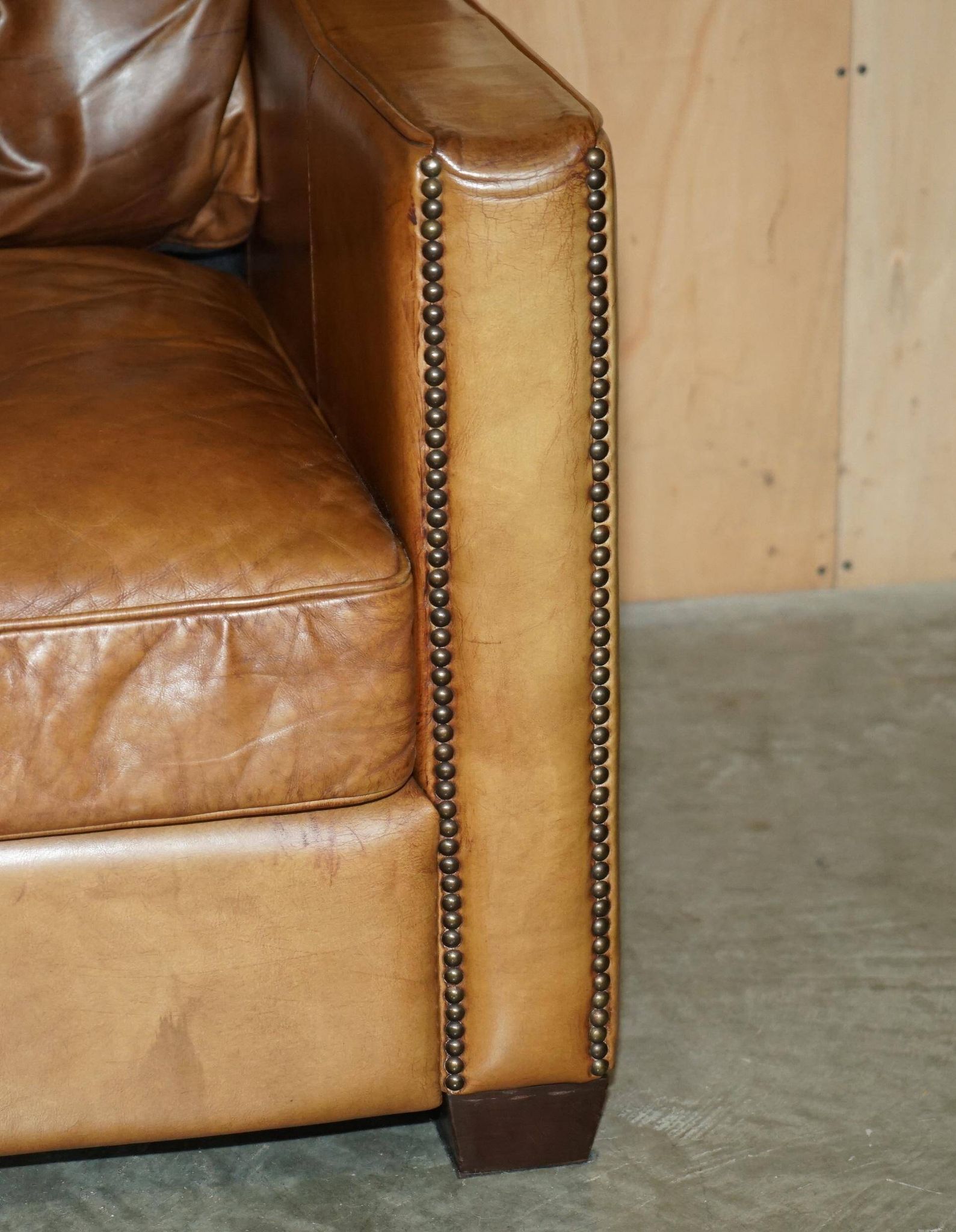 Three-seater leather sofa Viscount William Halo Timothy Oulton