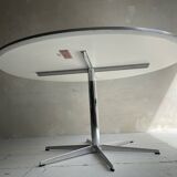 Round table A826 by Arne Jacobsen