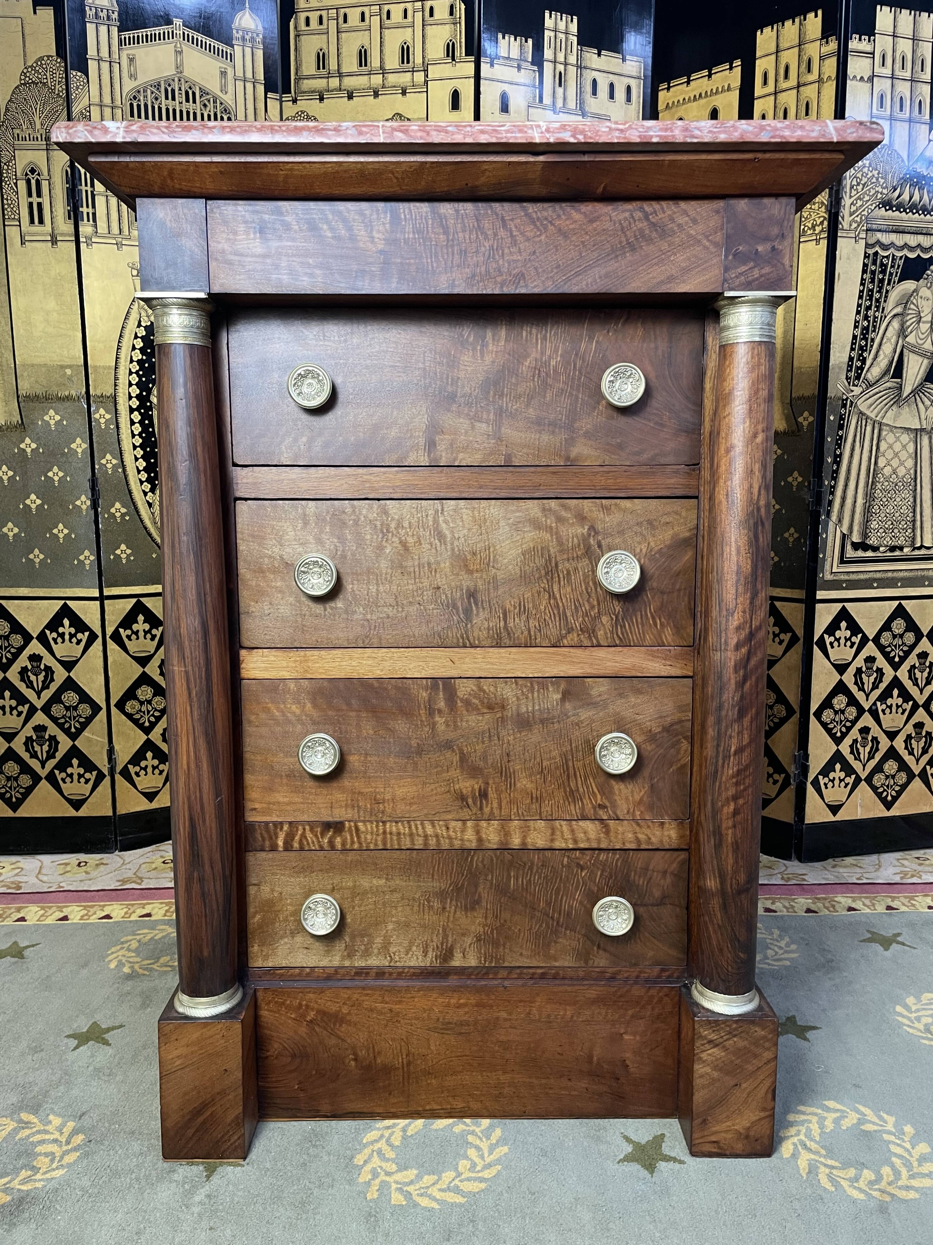 Chiffonnier époque Empire en noyer