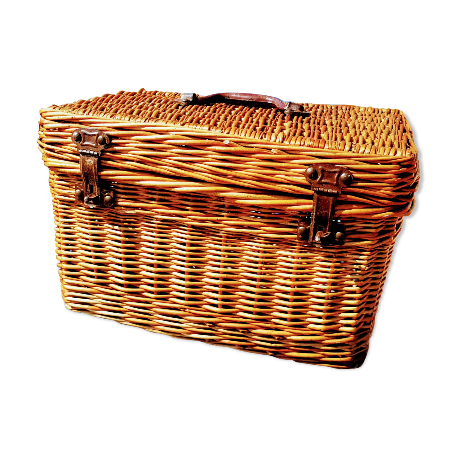 Wicker picnic basket