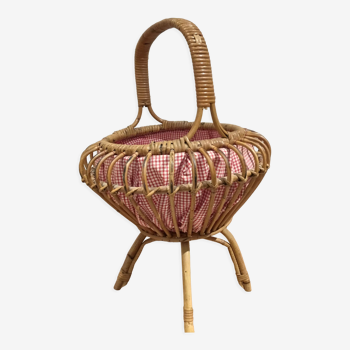 Rattan worker