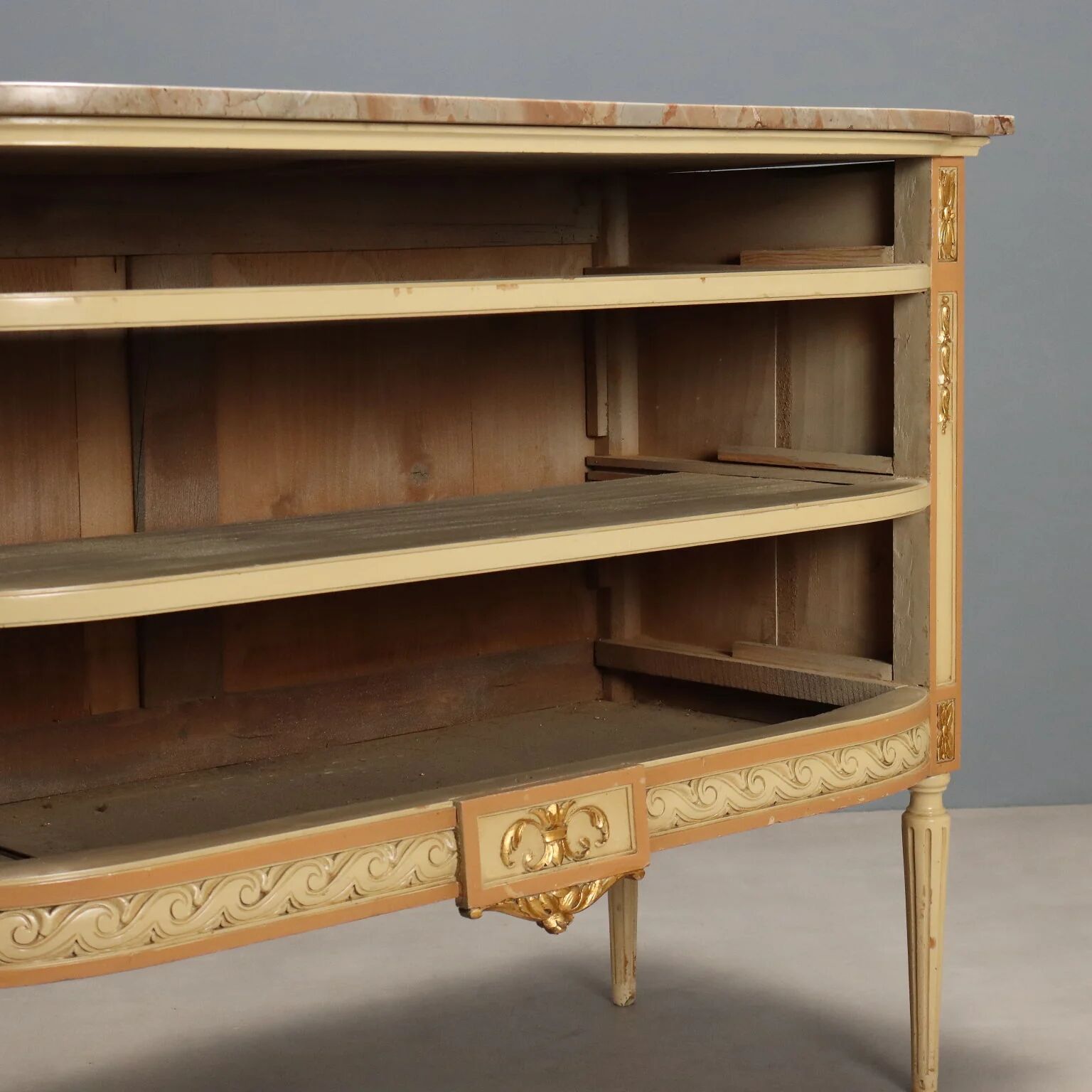 Antique neoclassical commode in lacquered wood from the 1900s.