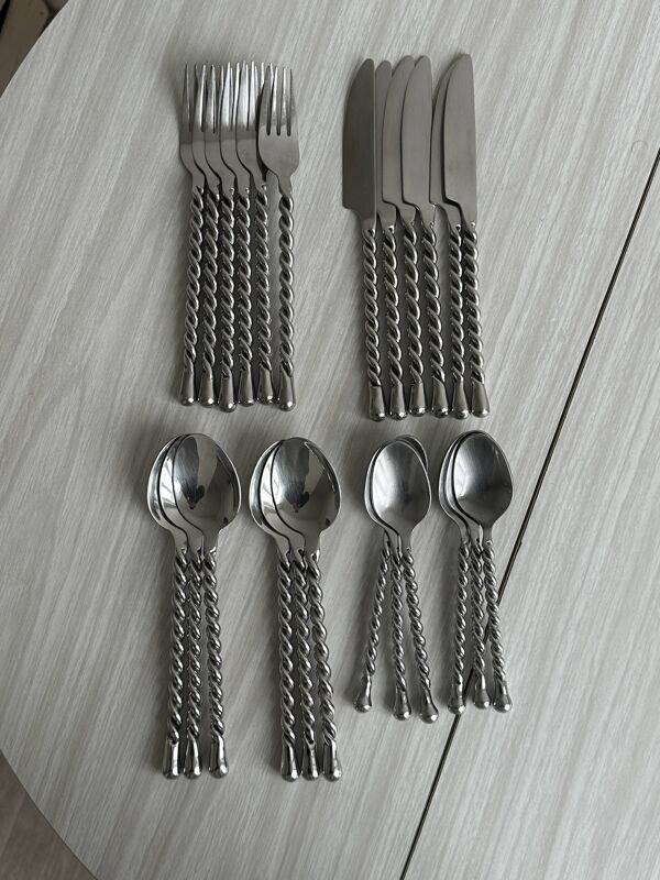 Set de couverts vintage 24 pièces en métal torsadé