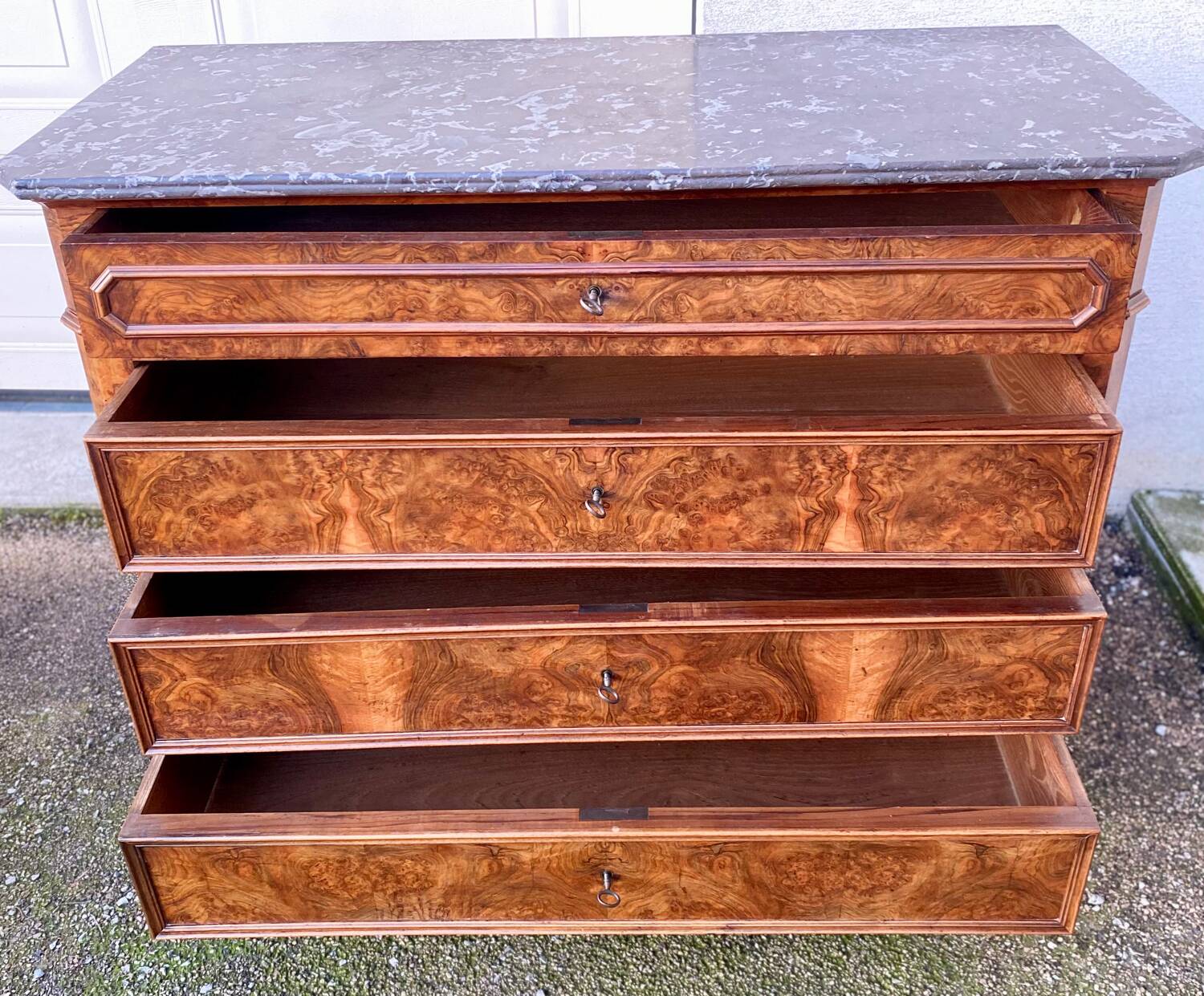 Louis Philippe chest of drawers in mahogany veneer