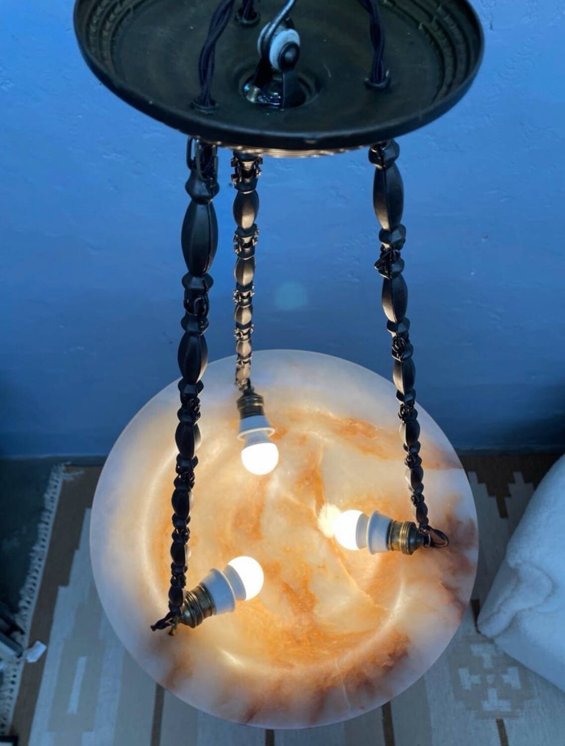 Antique alabaster Art Deco plafonnier chandelier