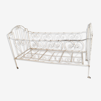 Bed, wrought iron bench