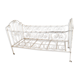 Bed, wrought iron bench