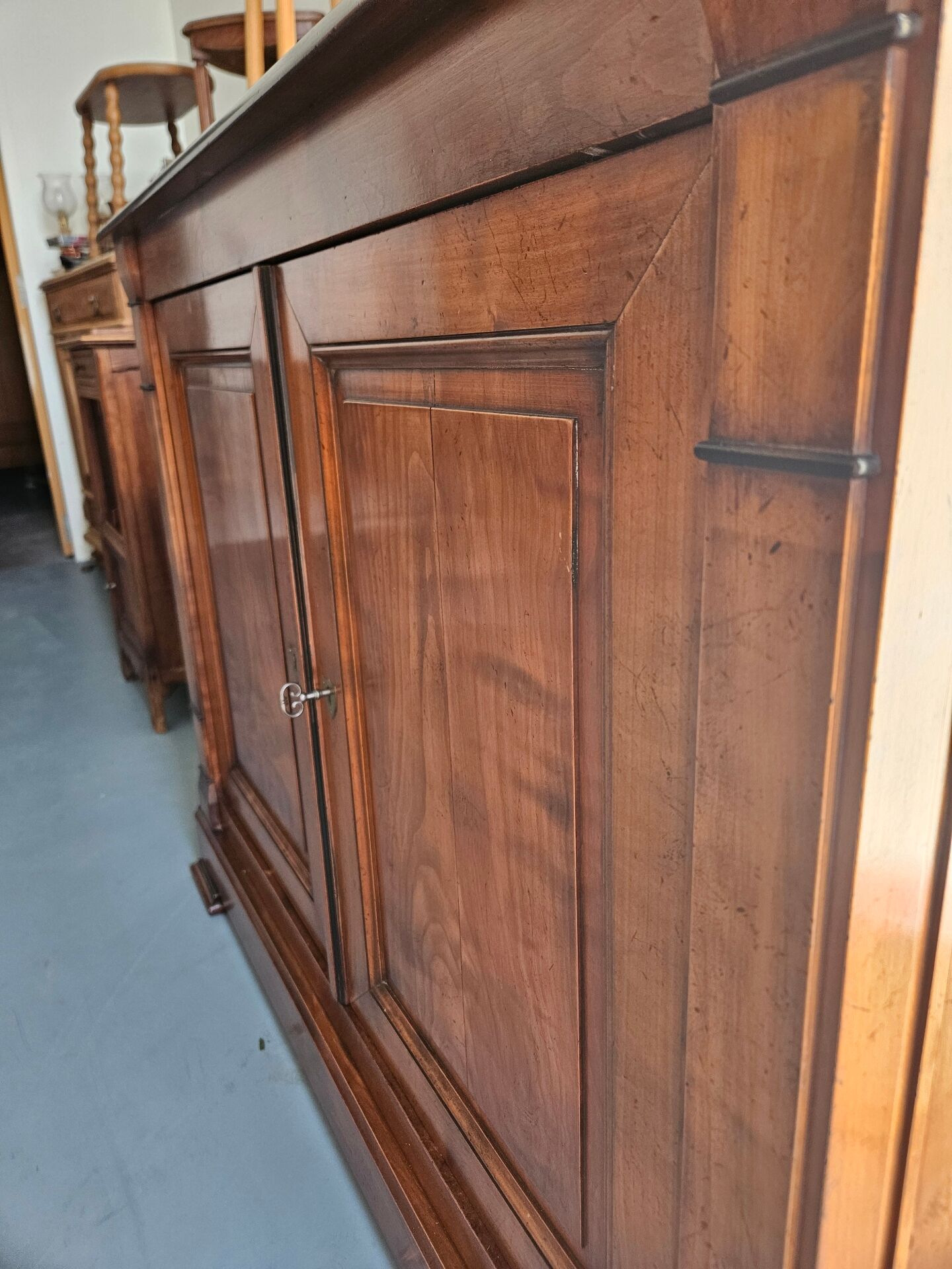 Buffet rustique en bois avec 2 tiroirs intégrés 