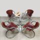 Ensemble de salle à manger vintage en chrome avec table et chaises.
