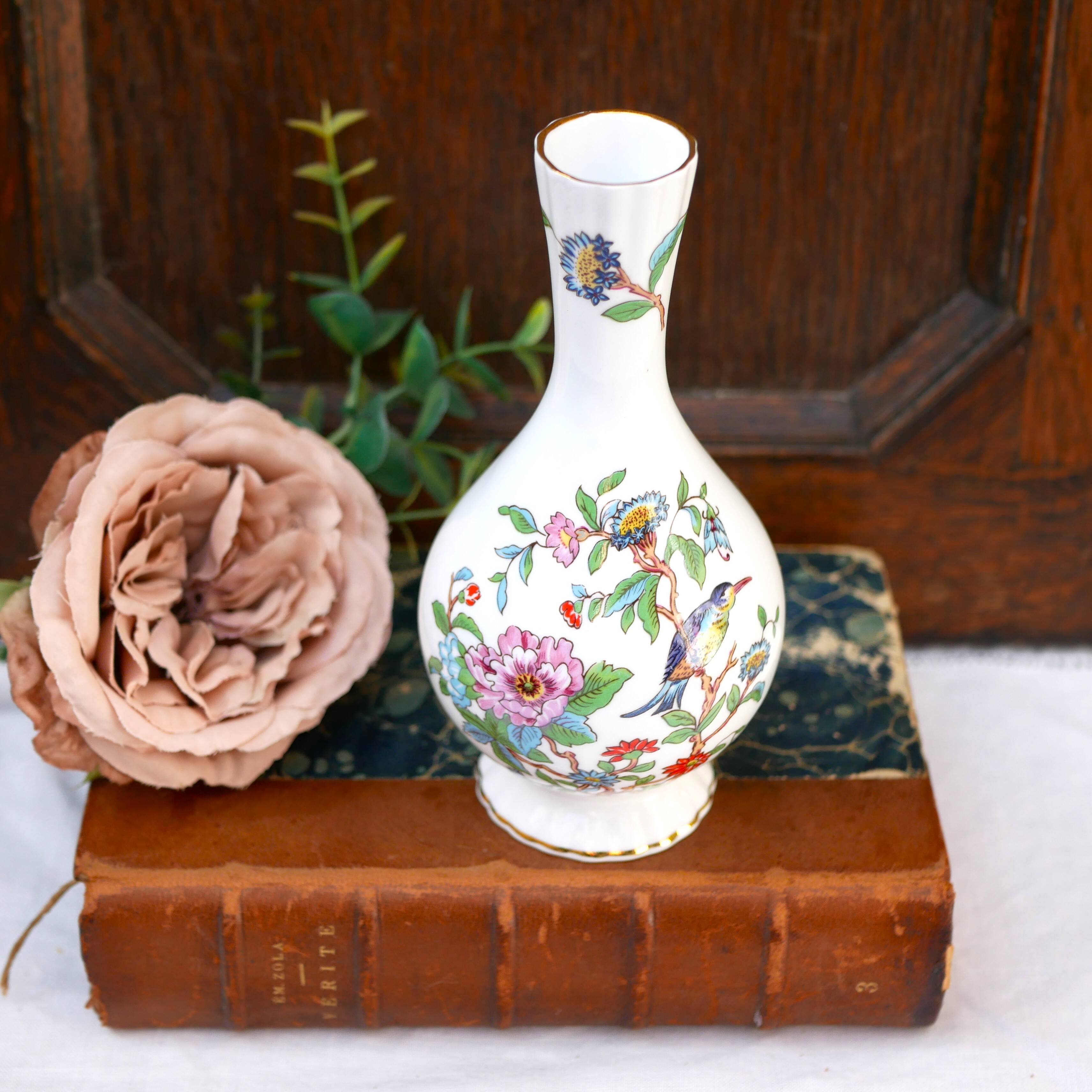 Single flower vase in the Pembroke design by Aynsley