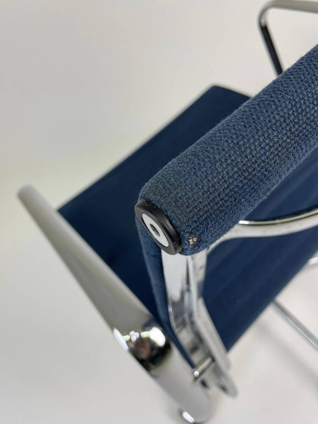 Blue fabric office chair, ICF - Charles Eames, Ray Eames - EA108 aluminum group