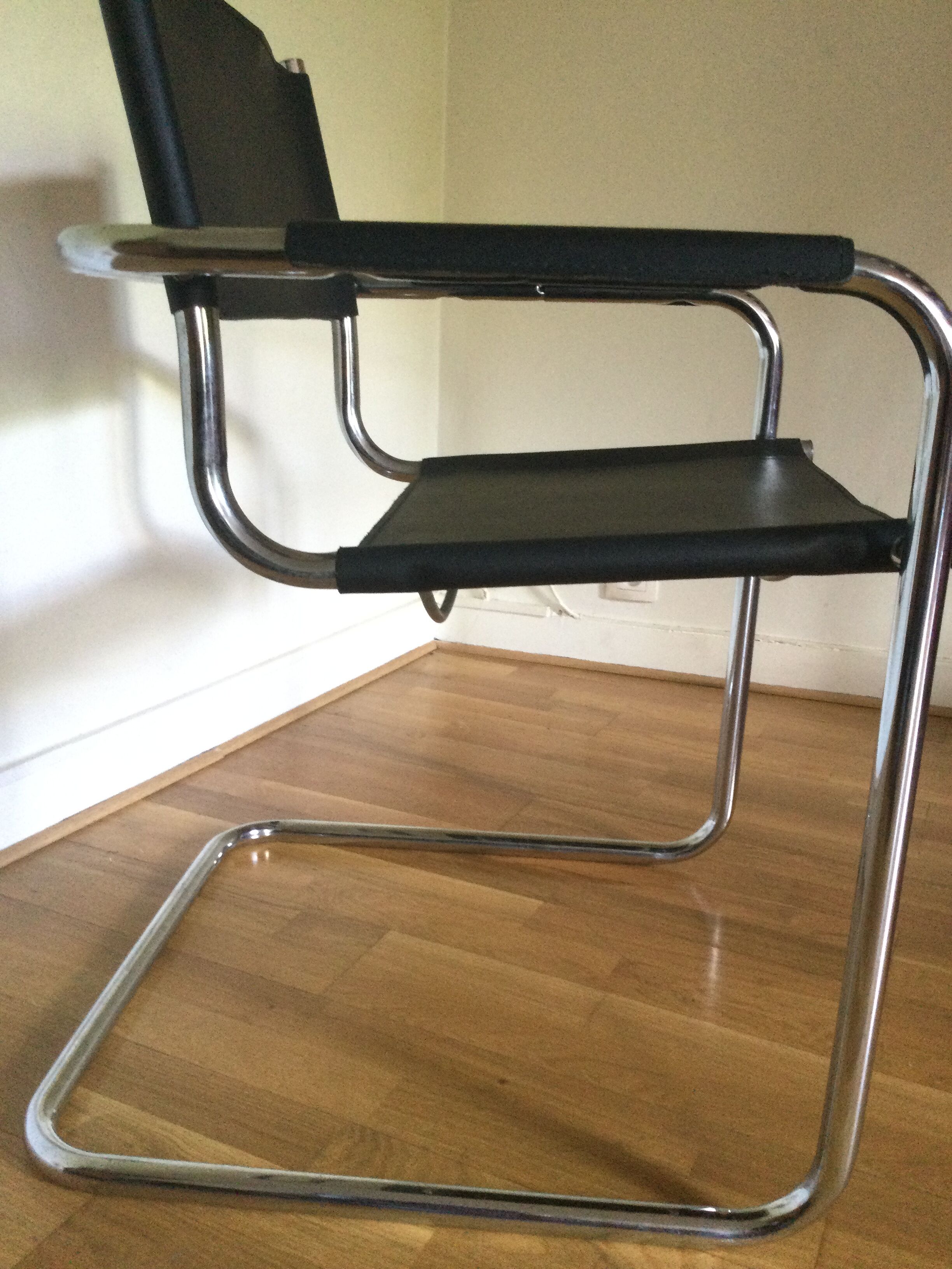 MG5 armchair by Matteo Grassi