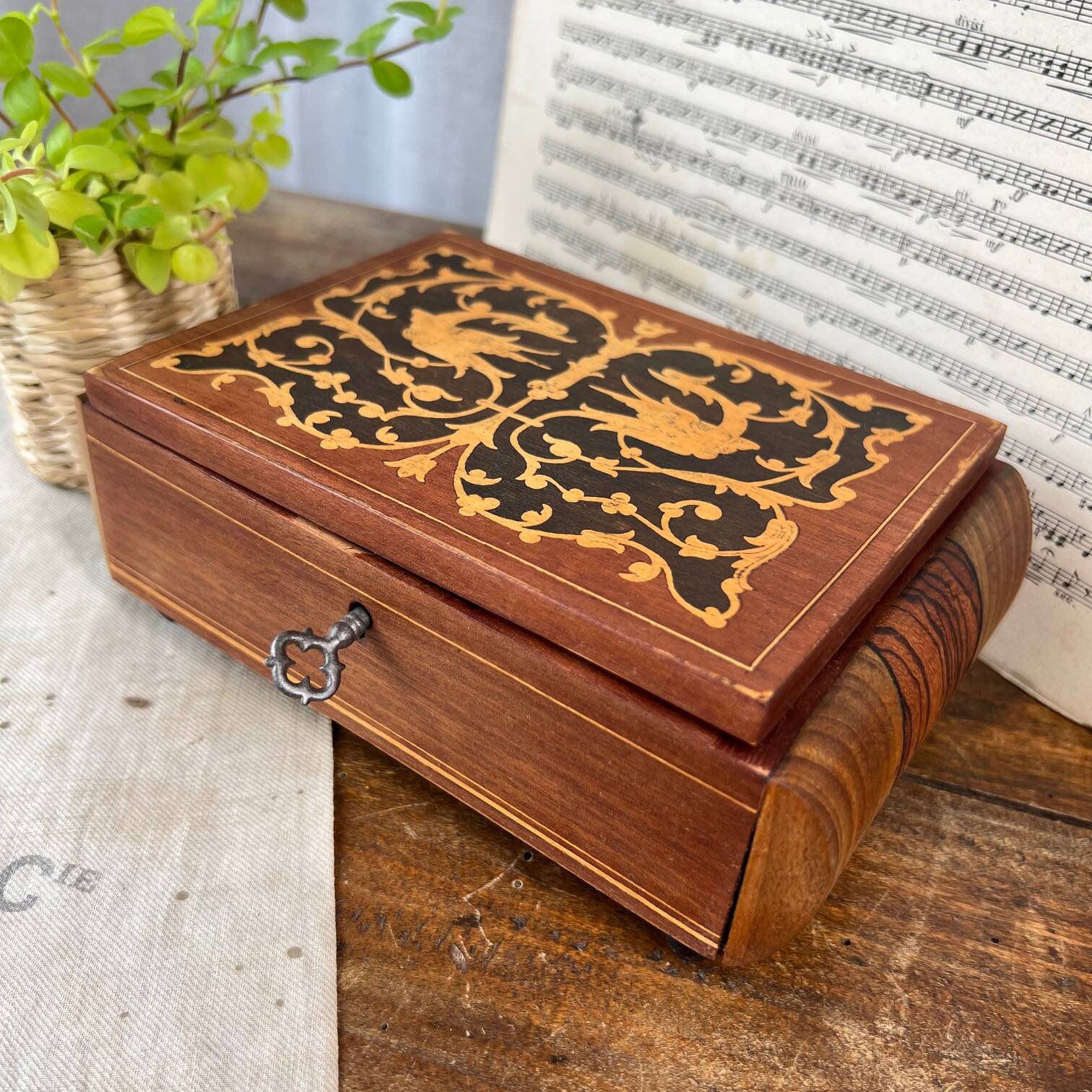 “Birds” marquetry box with mirror