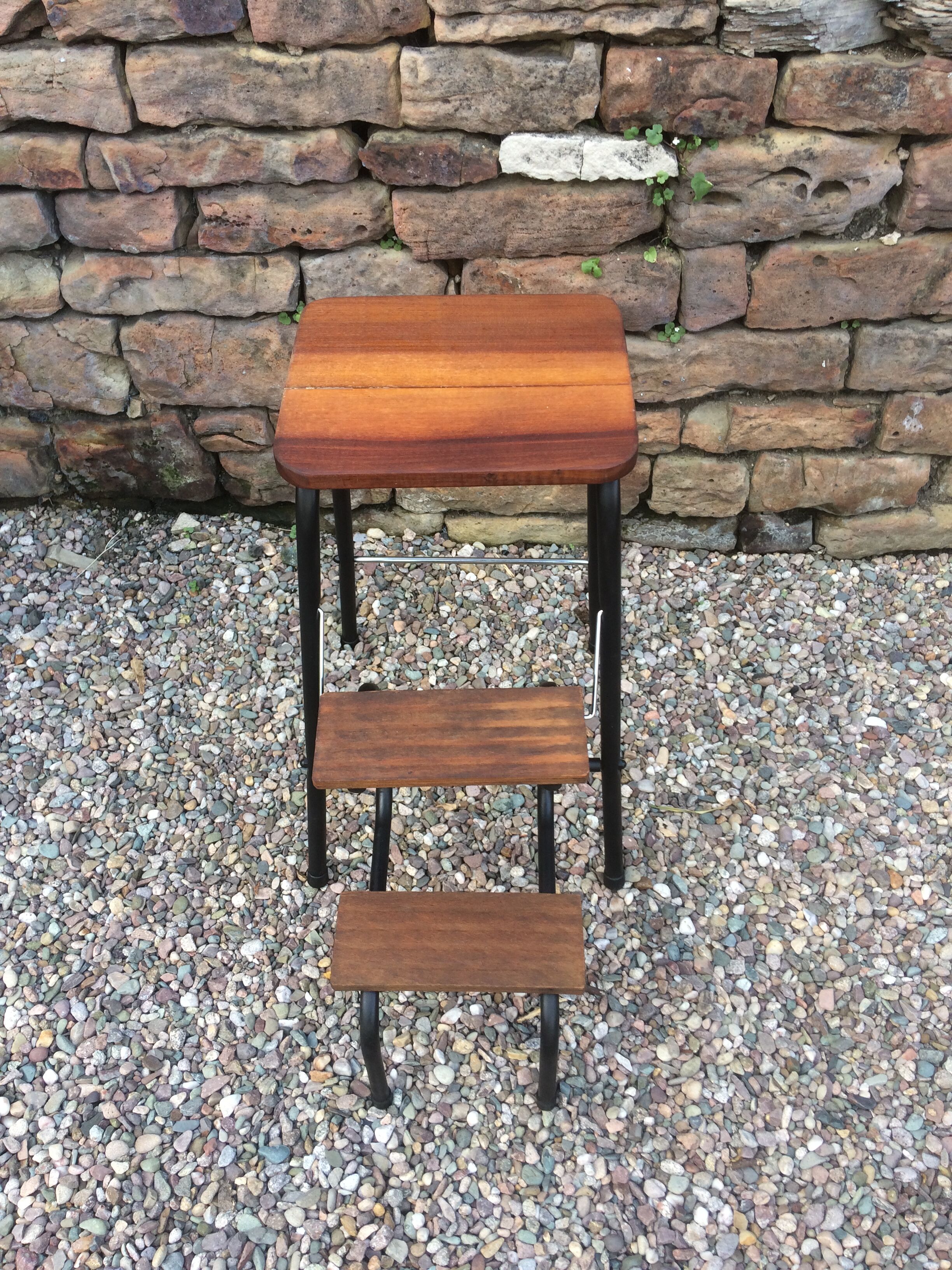 Market foot stool