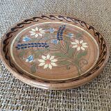 Assiettes en terre cuite vernissée