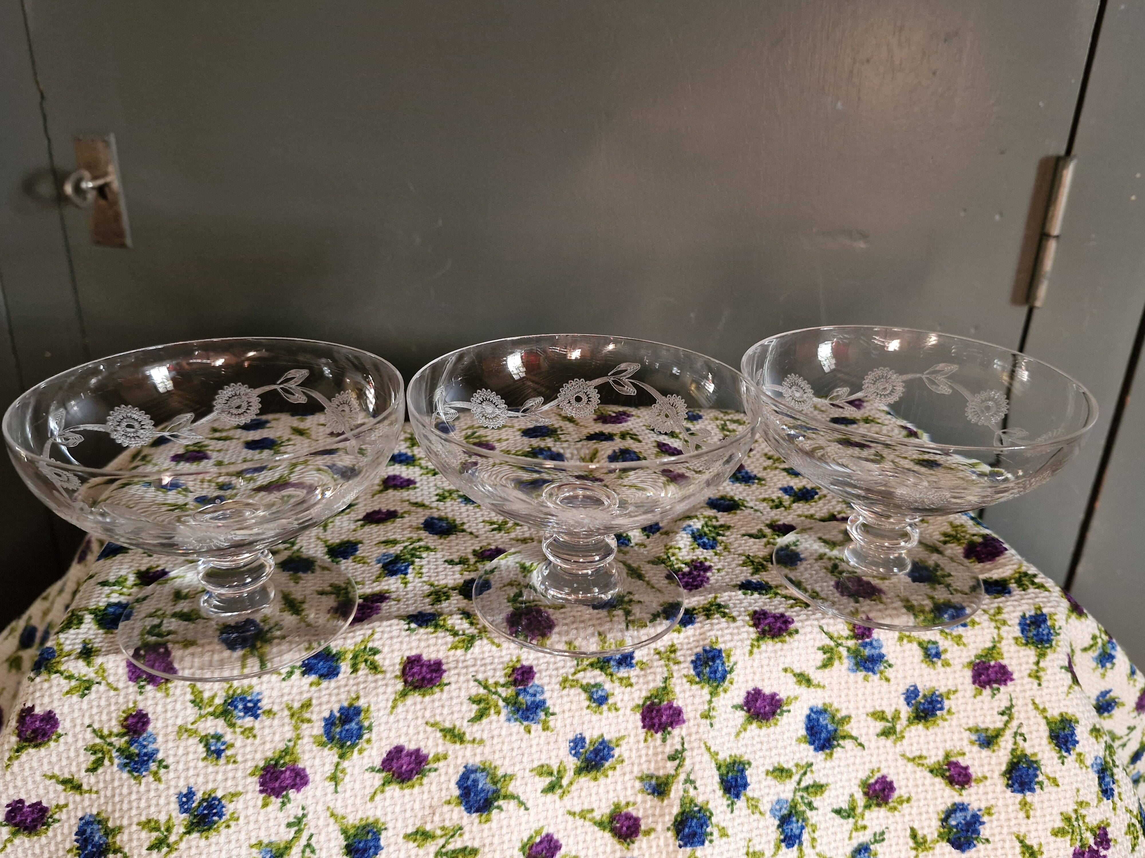 3 Art Deco Champagne Coupes in Engraved Crystal with Daisies