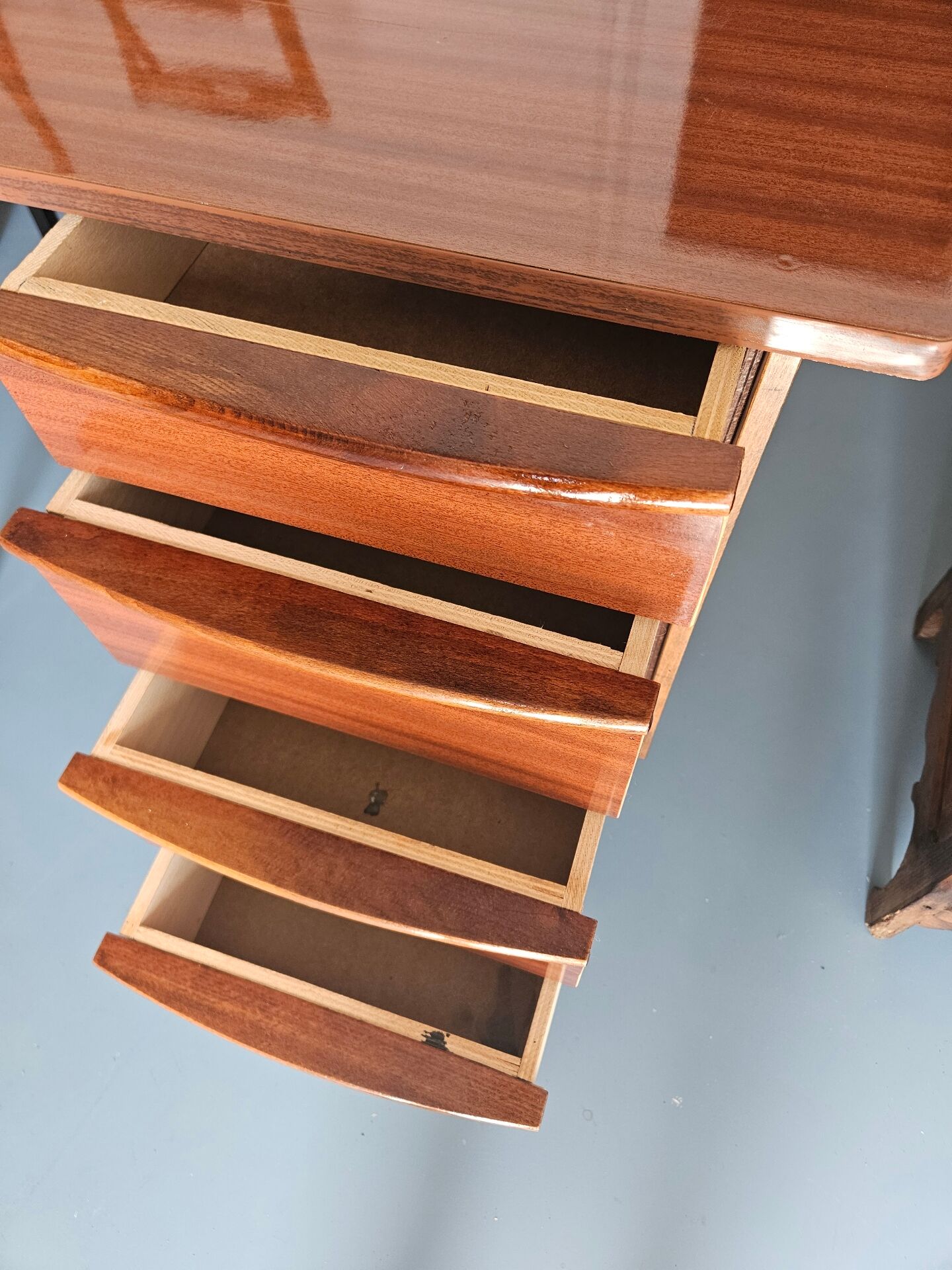 Bureau ancien en bois et fer