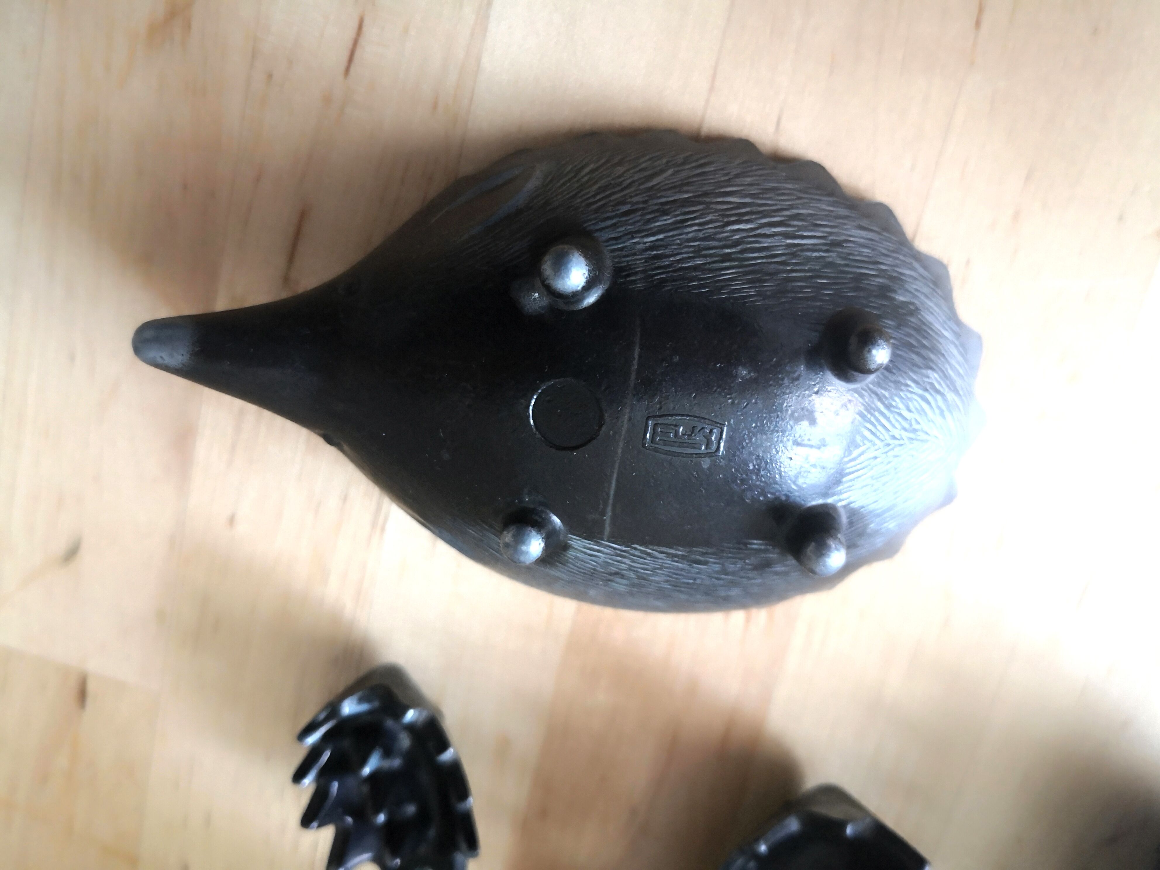 Ashtray nesting hedgehog