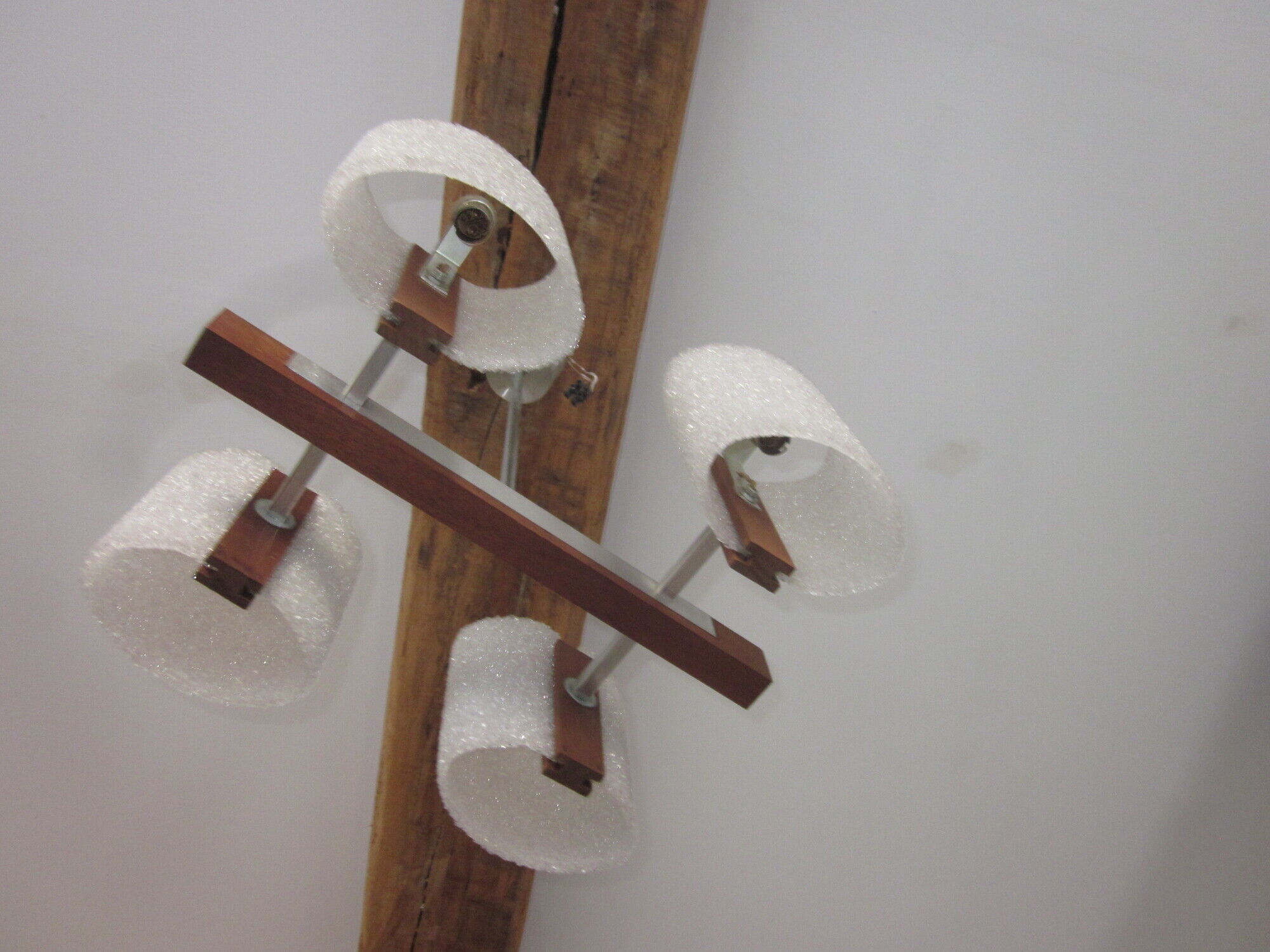 Lustre scandinave en teck