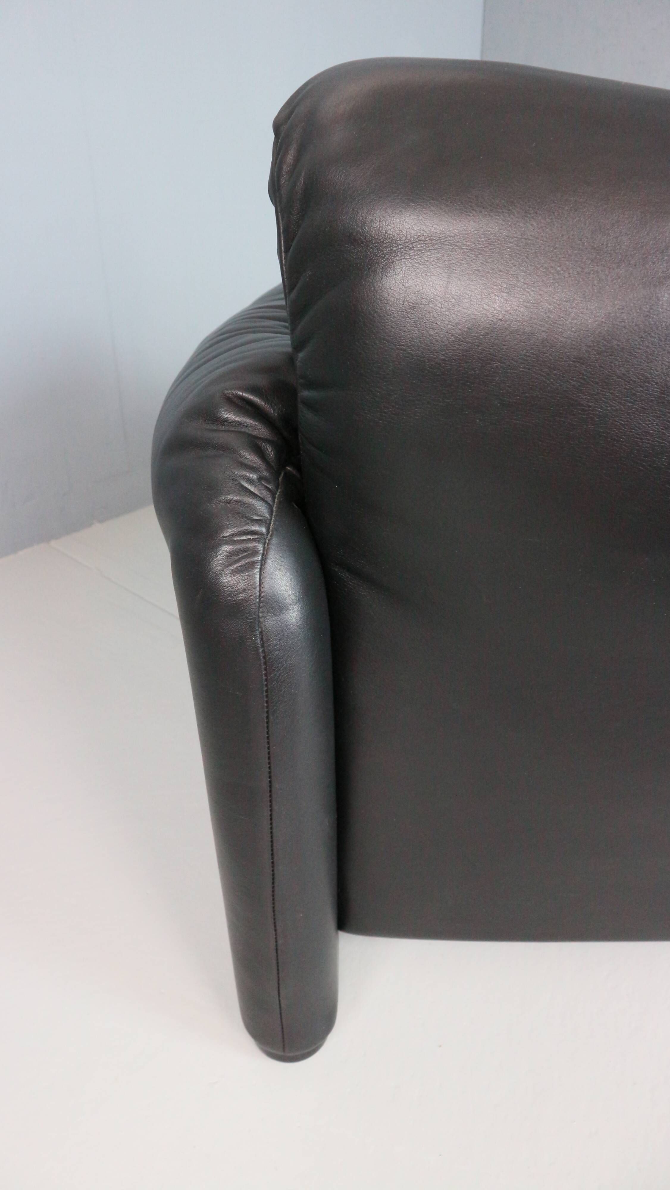 Vico Magistretti Maralunga Black Leather Lounge Chair for Cassina, 1980s
