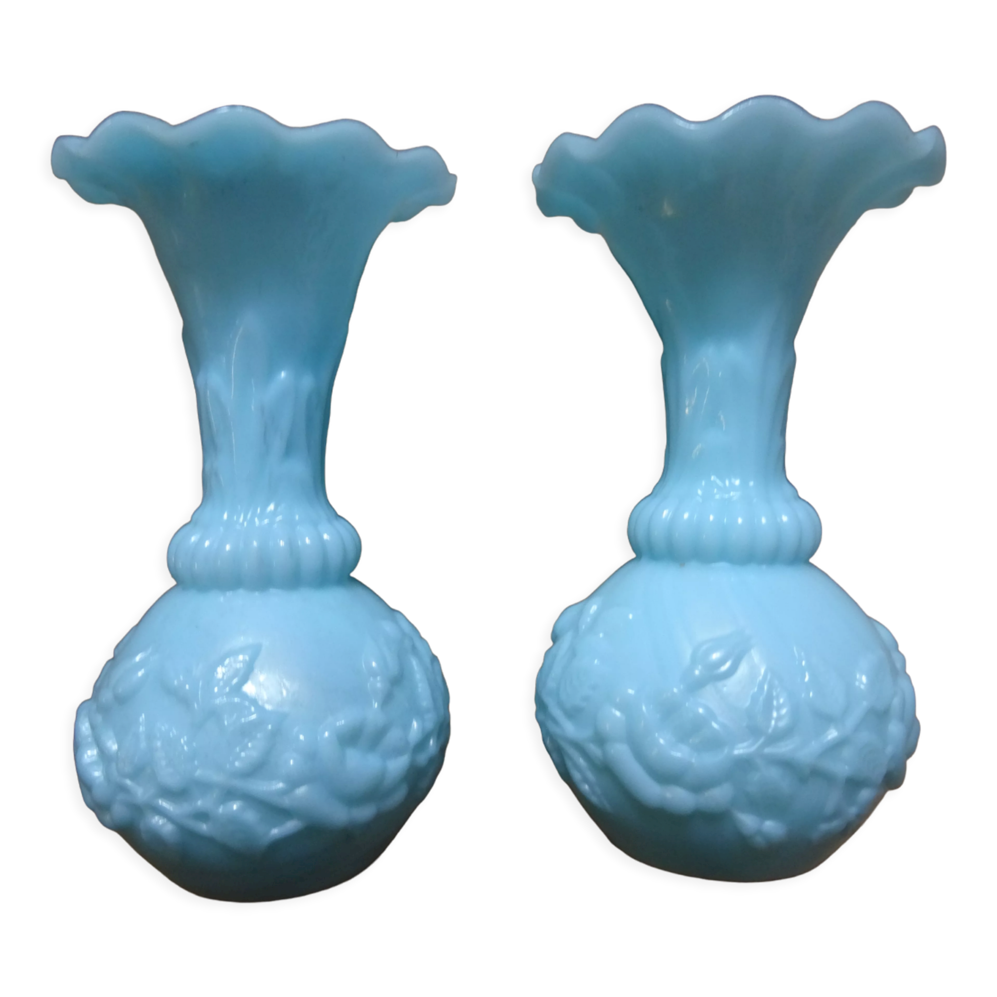 Duo de petits vases bleus en opaline