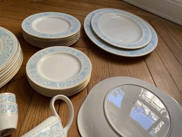 Ensemble vaisselle Royal Doulton & Co limited Hampton Court