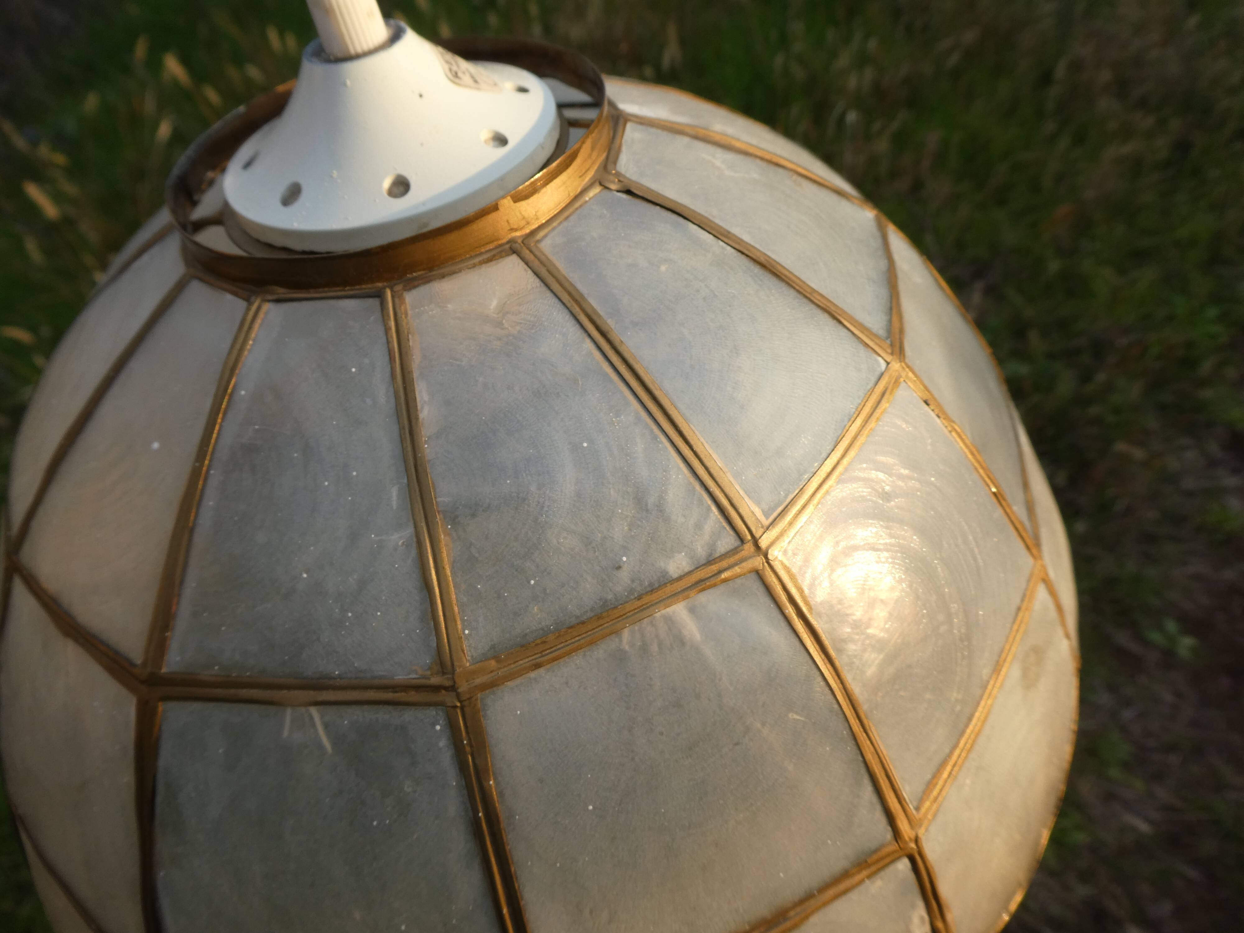 Suspension of old lampshade in mother-of-pearl and brass