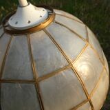 Suspension abat jour ancien en nacre et laiton