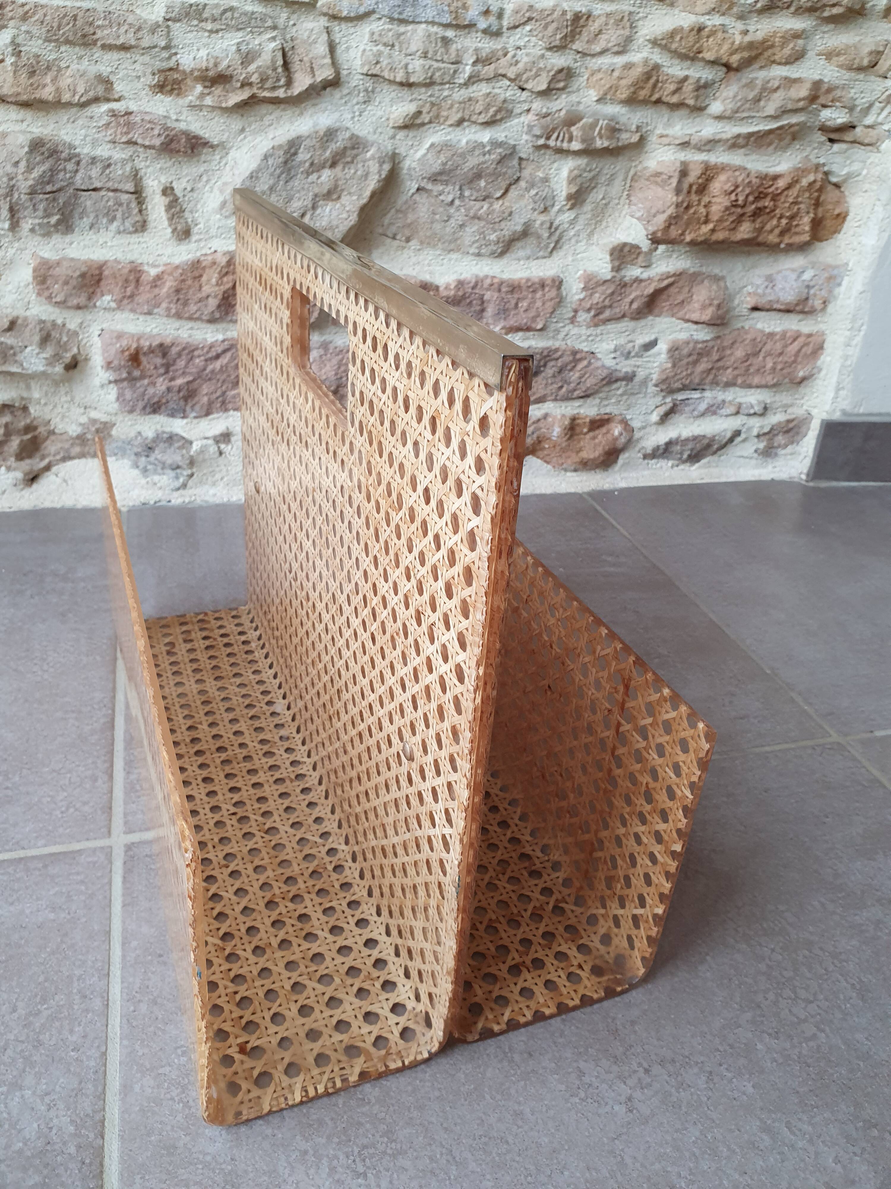 Caning magazine holder