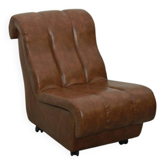Mid-Century brown leather armchair, ribbed monobloc from the 1960s.