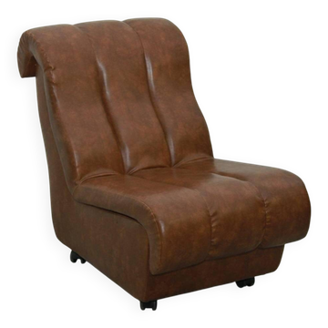 Fauteuil Mid-Century en cuir marron, monobloc cannelé des années 1960