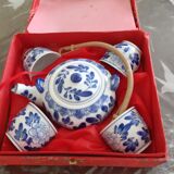 Asian porcelain box 1 tea and 4 cups with signature