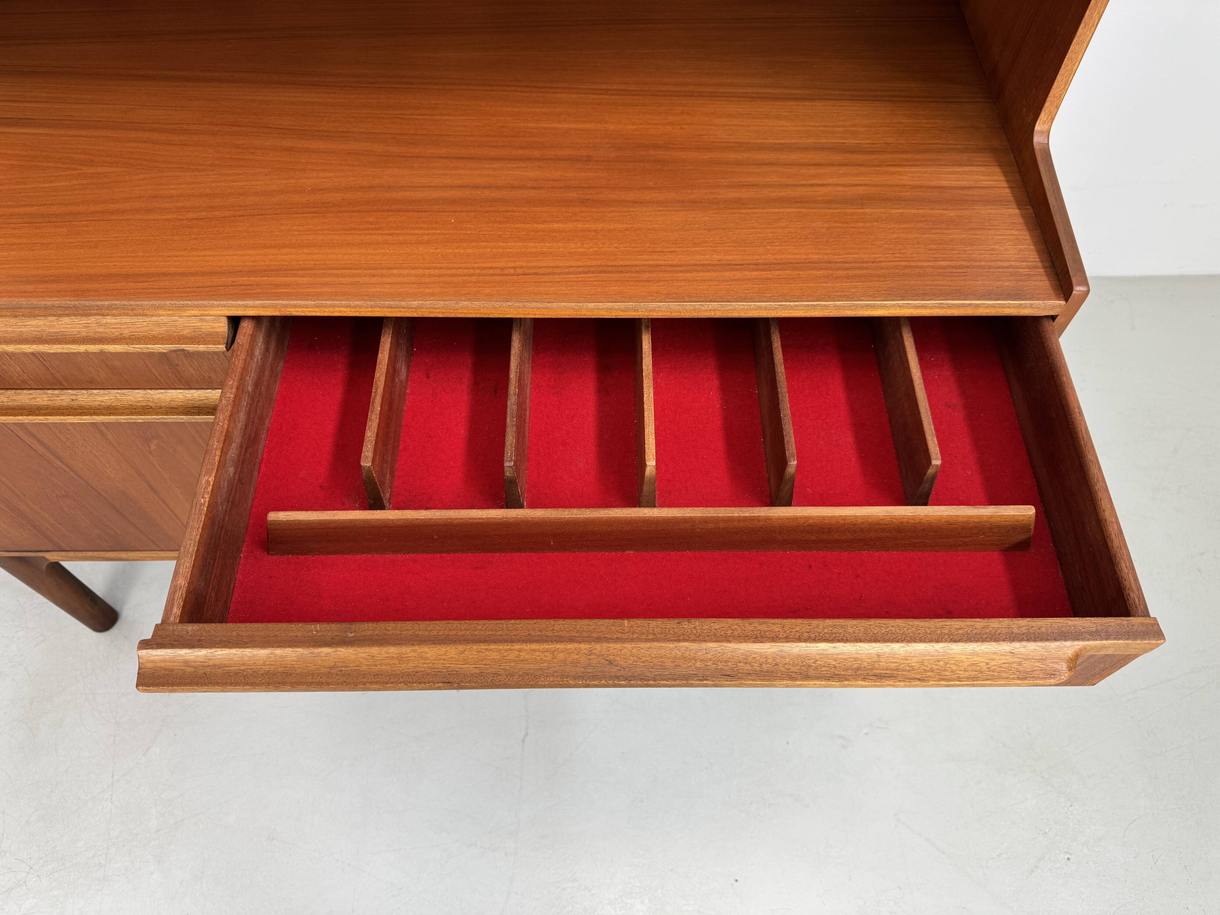 Vintage McIntosh design bookcase by T. Robertson from the 1960s.