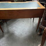 Louis XVI style marquetry desk. The top is decorated with green leather.