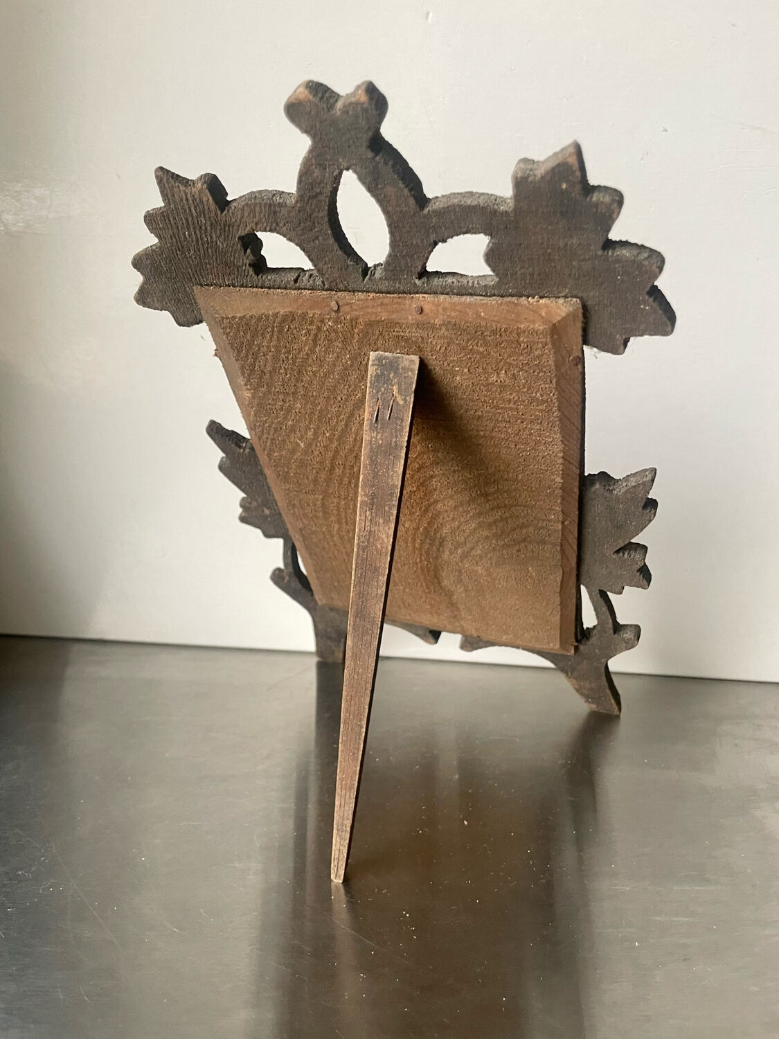 Frame in carved wood