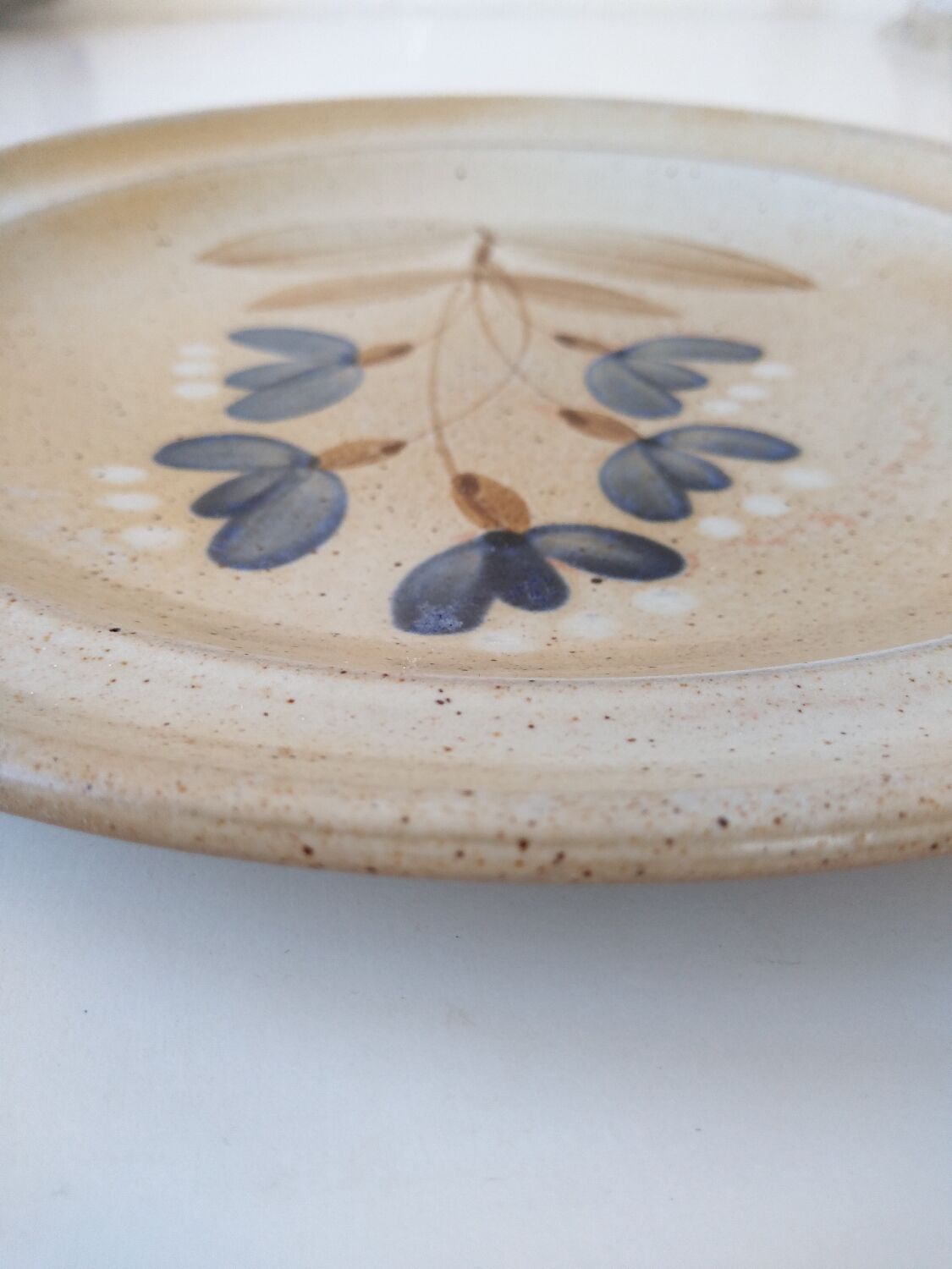 Flat plate in Marais sandstone France beige with blue, white and brown floral decoration