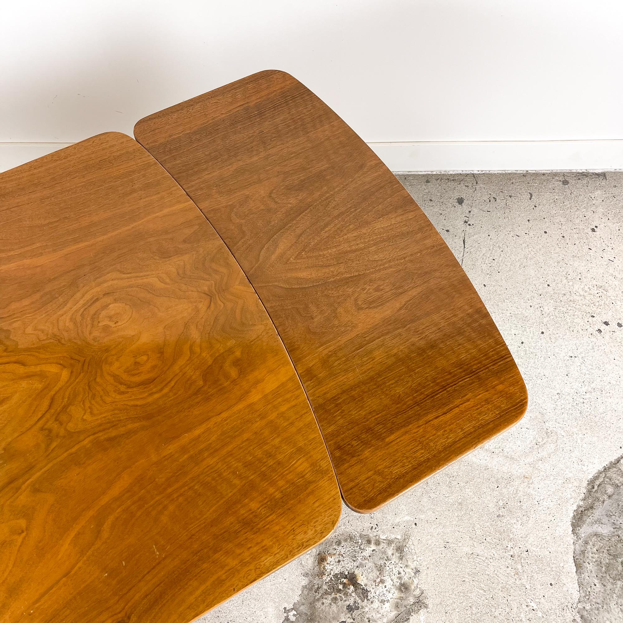 Extendable art deco dining table walnut veneer