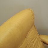 Fauteuil en cuir jaune, design danois, années 1960, production : Danemark