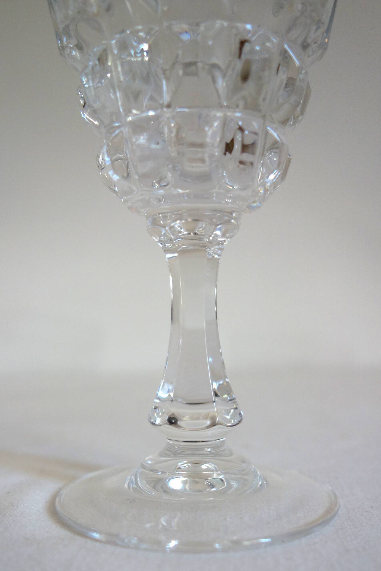 Lot de 10 verres à vin rouge en cristal d'Arques modèle Pompadour vintage