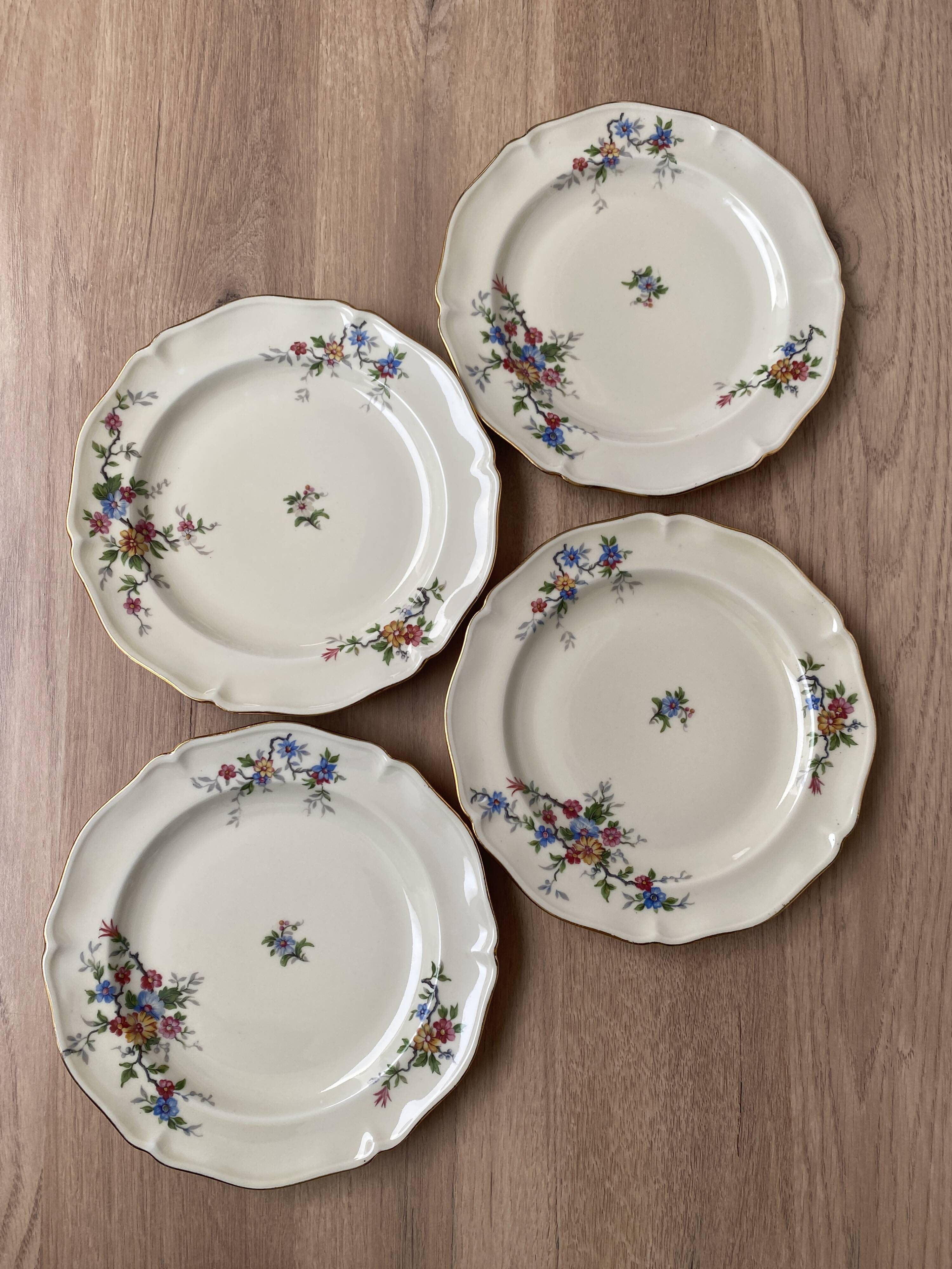 Set of 4 porcelain dessert plates