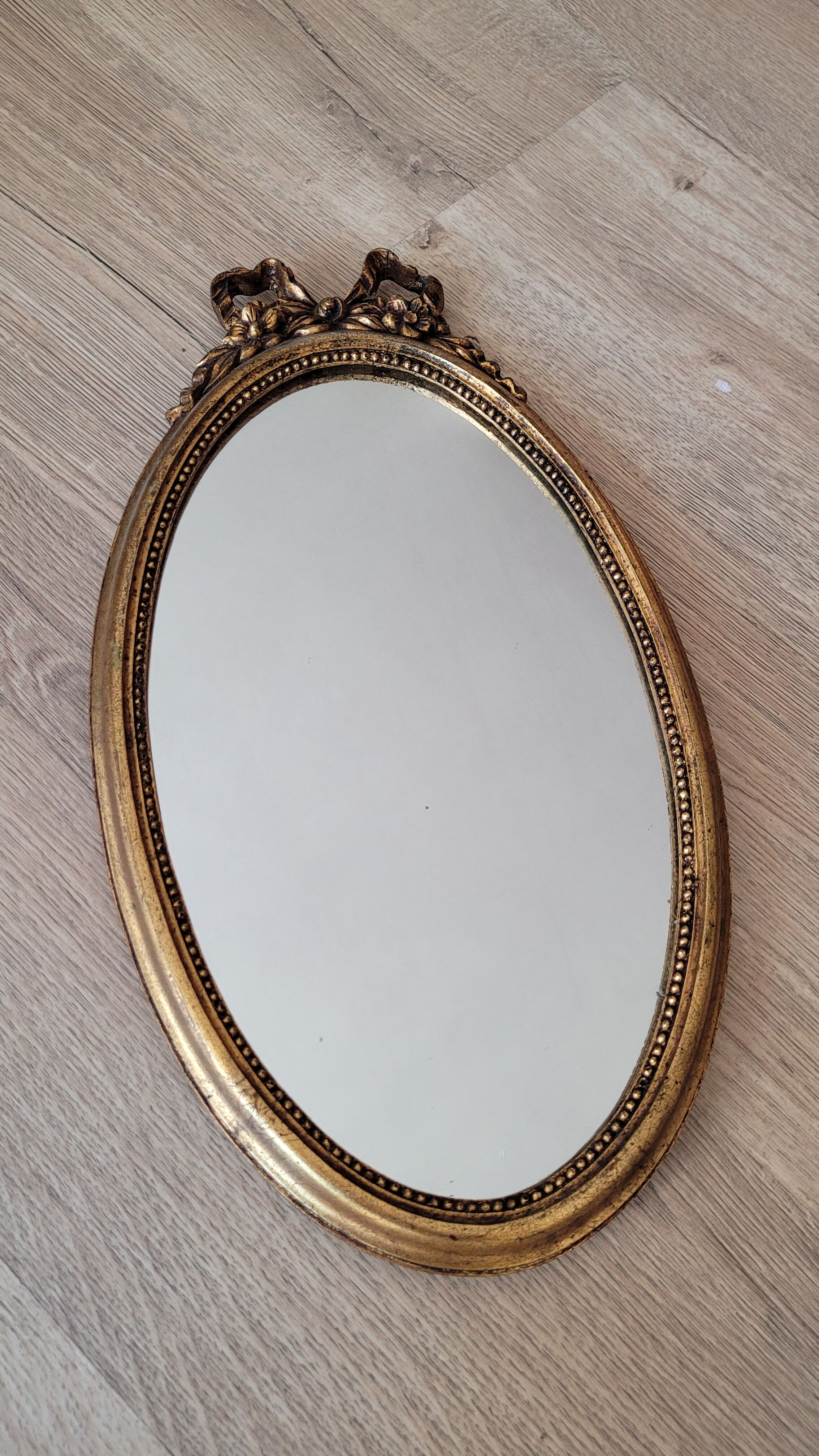 Oval golden mirror 41x23